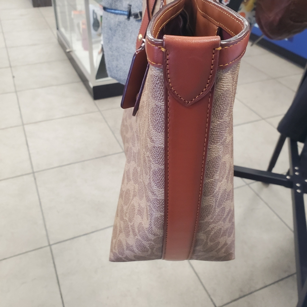 Coach Large Handbag - Picture 3 of 5